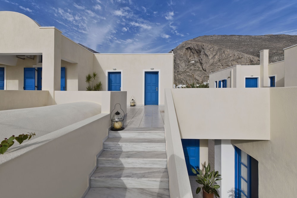Irigeneia Hotel — Main photo in Perissa, South Aegean