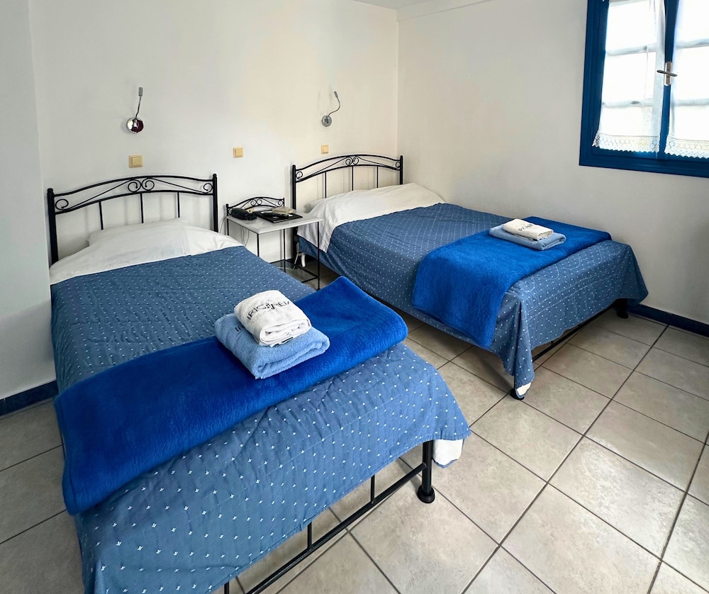 Irigeneia Hotel — Hotel rooms in Perissa, South Aegean