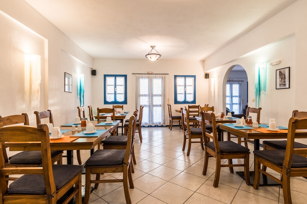 Irigeneia Hotel — Restaurant & bars in Perissa, South Aegean