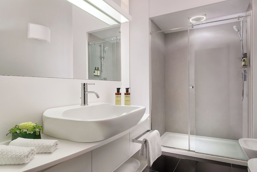 Palazzo Scanderbeg — Hotel rooms in Rome, Lazio