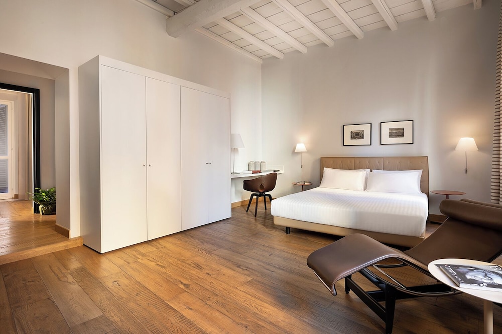 Palazzo Scanderbeg — Hotel rooms in Rome, Lazio