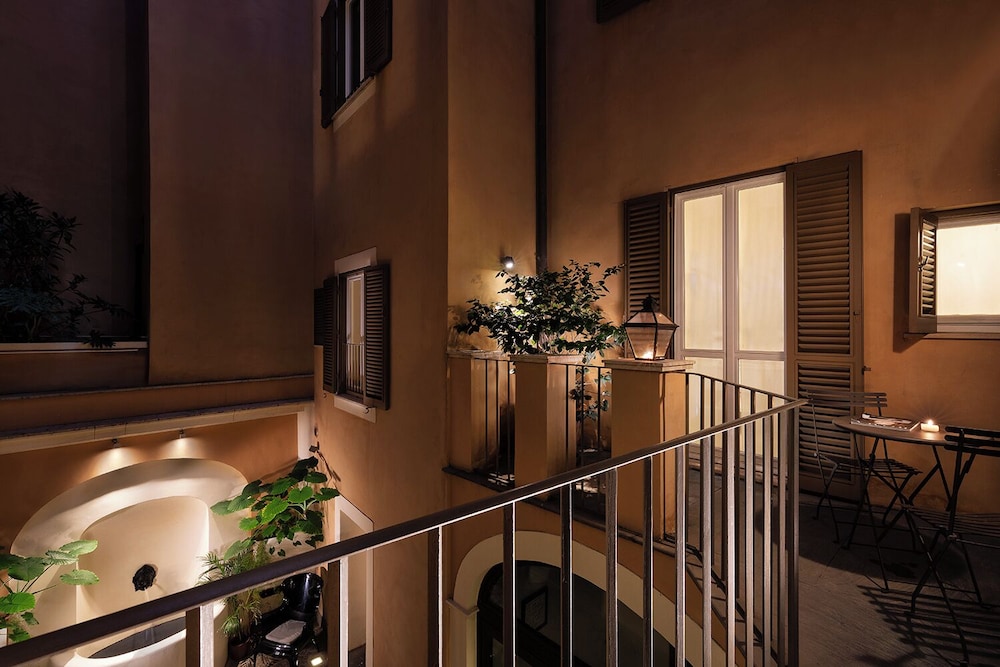Palazzo Scanderbeg — Hotel building in Rome, Lazio