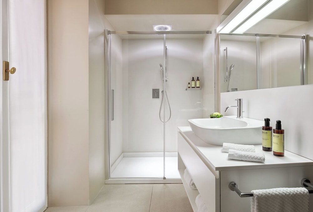 Palazzo Scanderbeg — Hotel rooms in Rome, Lazio