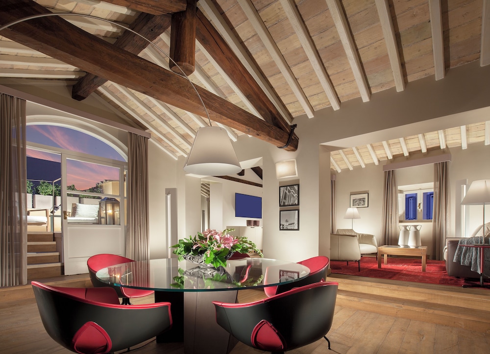 Palazzo Scanderbeg — Hotel rooms in Rome, Lazio