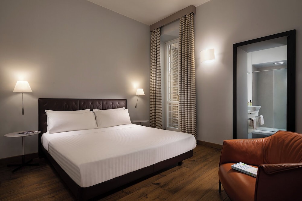 Palazzo Scanderbeg — Hotel rooms in Rome, Lazio