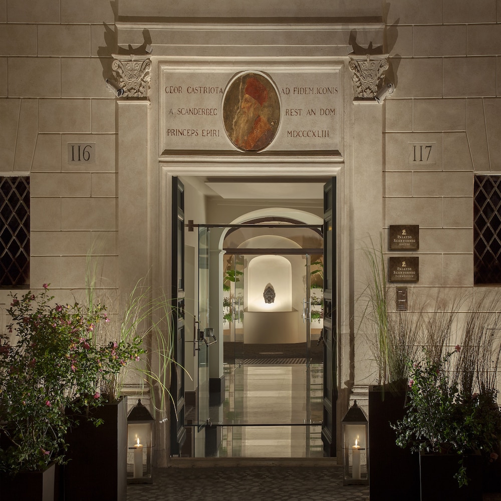 Palazzo Scanderbeg — Hotel building in Rome, Lazio