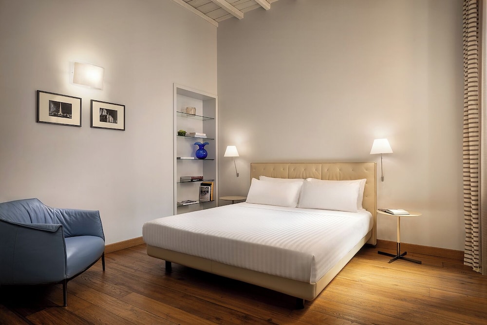 Palazzo Scanderbeg — Hotel rooms in Rome, Lazio