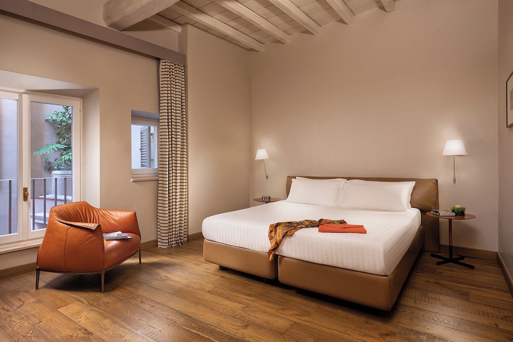 Palazzo Scanderbeg — Hotel rooms in Rome, Lazio
