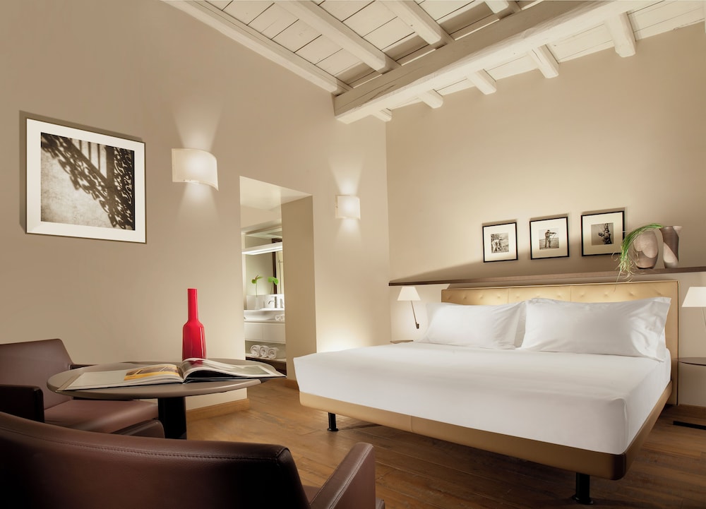 Palazzo Scanderbeg — Hotel rooms in Rome, Lazio