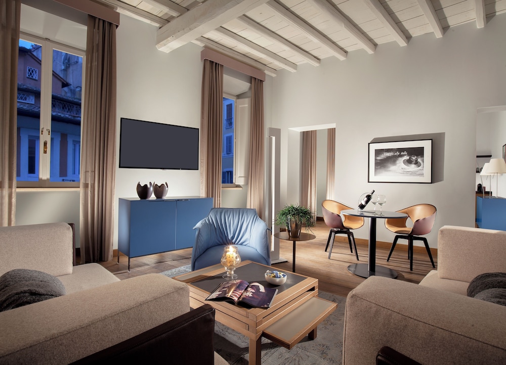 Palazzo Scanderbeg — Hotel rooms in Rome, Lazio