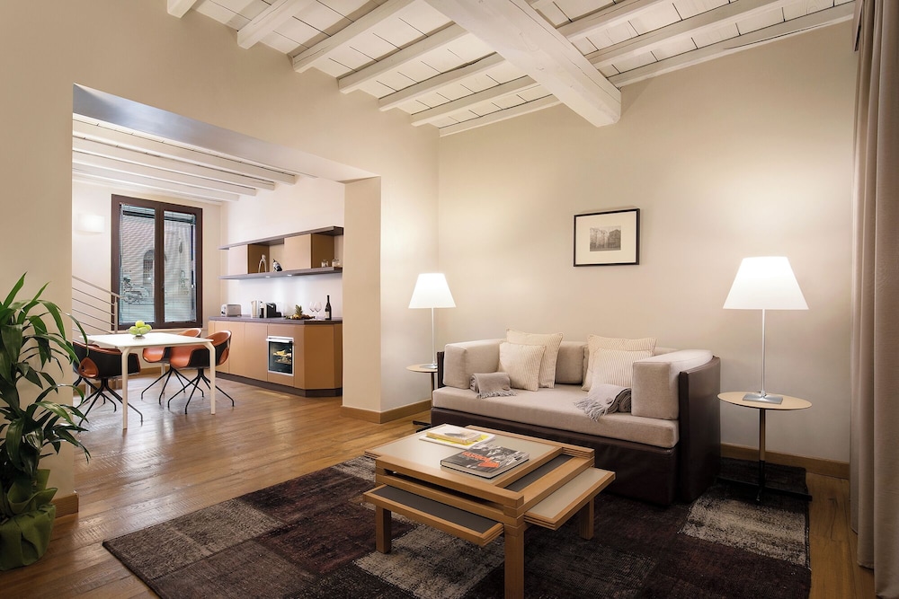 Palazzo Scanderbeg — Hotel rooms in Rome, Lazio