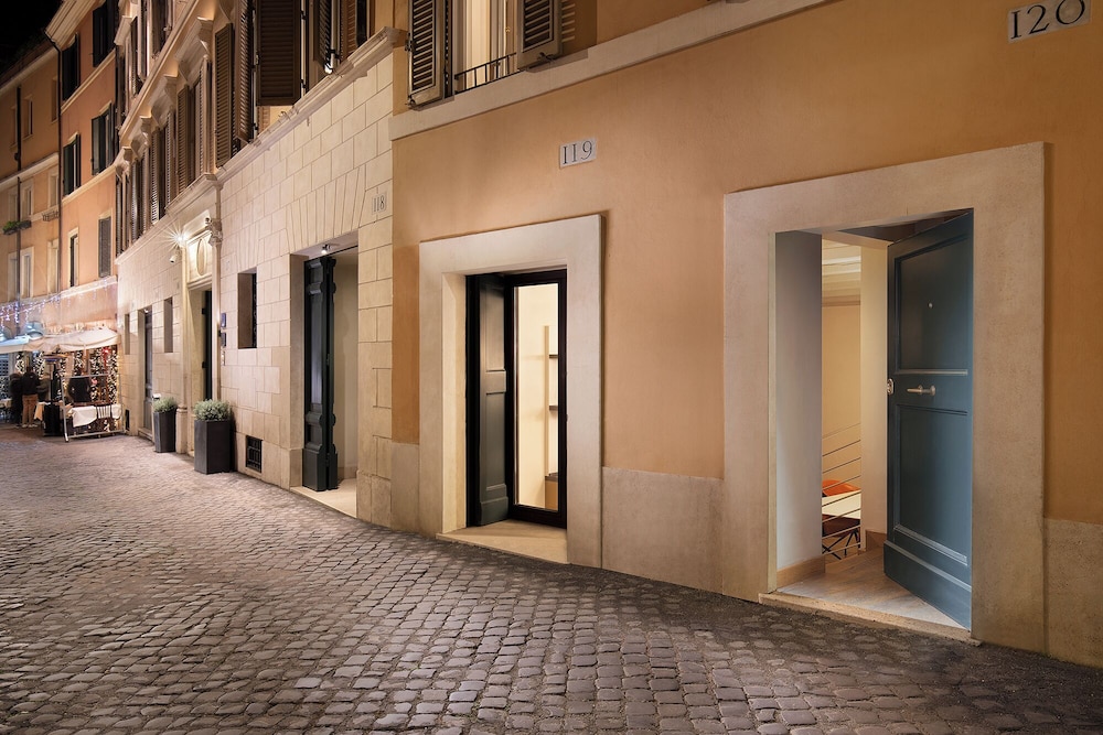 Palazzo Scanderbeg — Hotel building in Rome, Lazio