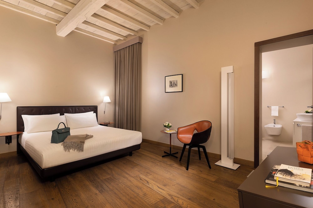 Palazzo Scanderbeg — Hotel rooms in Rome, Lazio