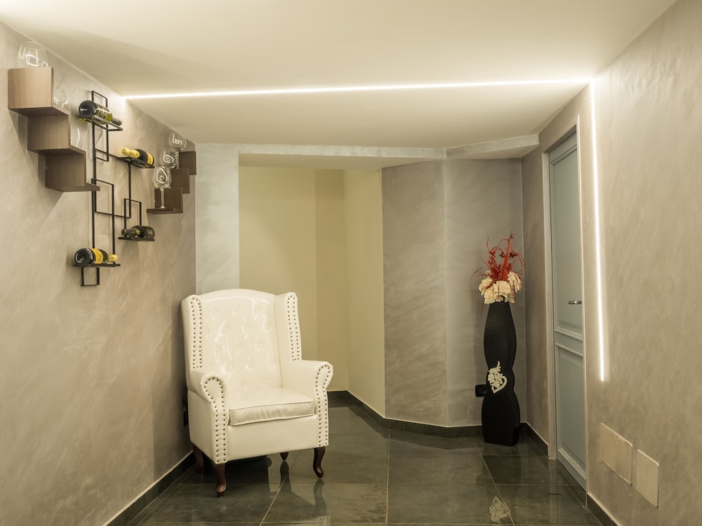 Operà Suites Roma — Hotel building in Rome, Lazio