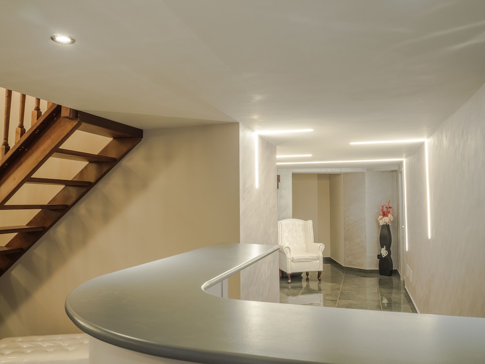 Operà Suites Roma — Hotel building in Rome, Lazio