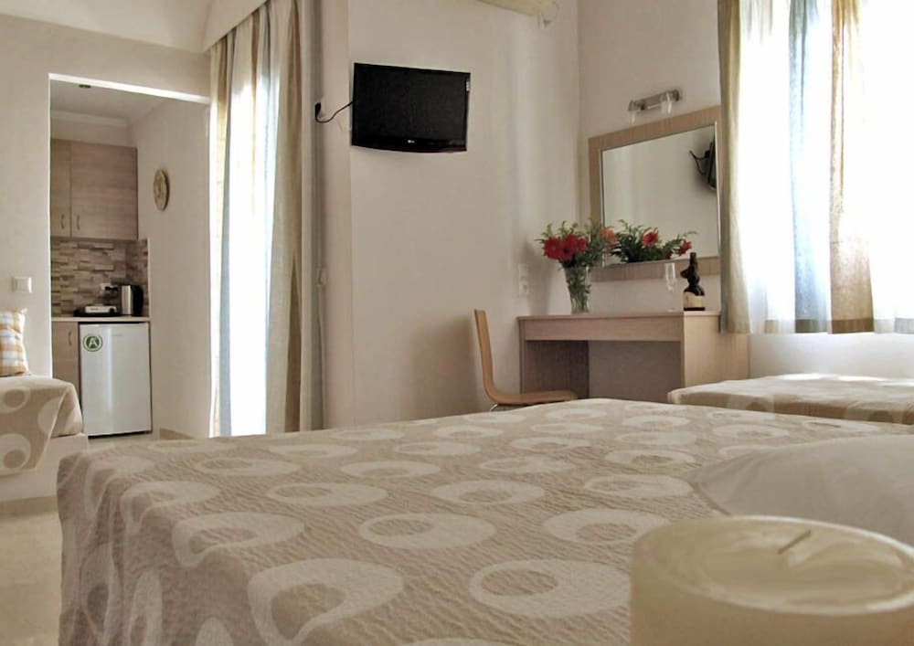 Hippocampus Hotel — Hotel rooms in Kamari, South Aegean