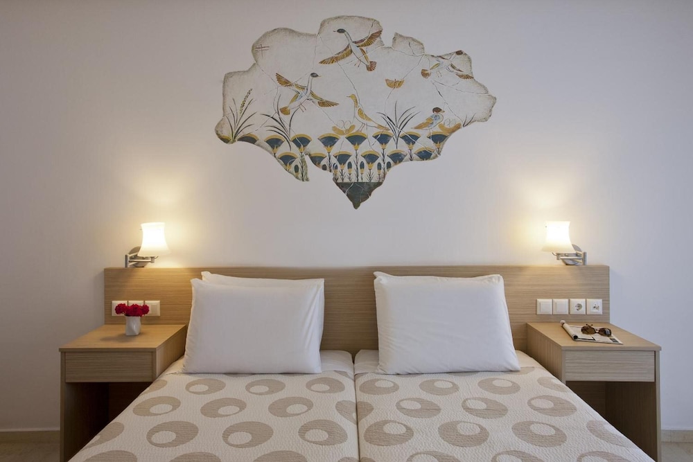 Hippocampus Hotel — Hotel rooms in Kamari, South Aegean