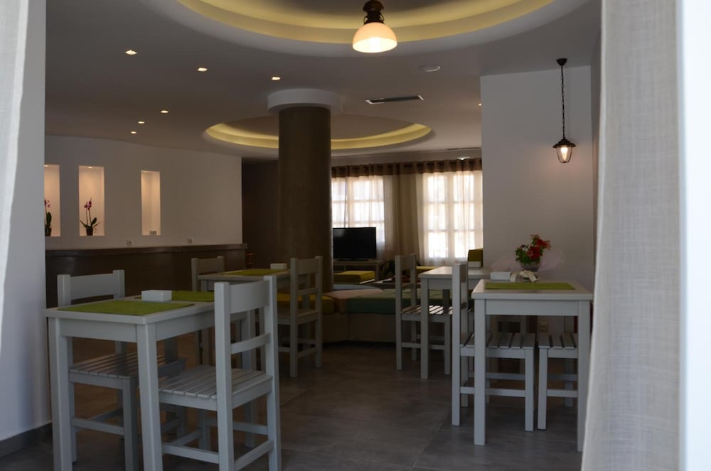 Hippocampus Hotel — Restaurant & bars in Kamari, South Aegean