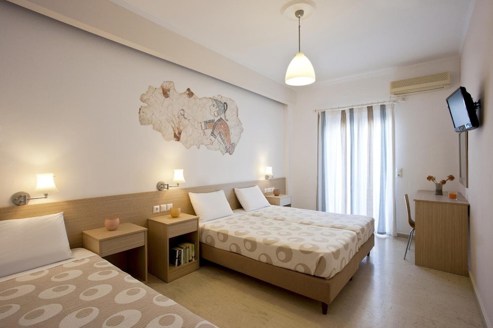 Hippocampus Hotel — Hotel rooms in Kamari, South Aegean