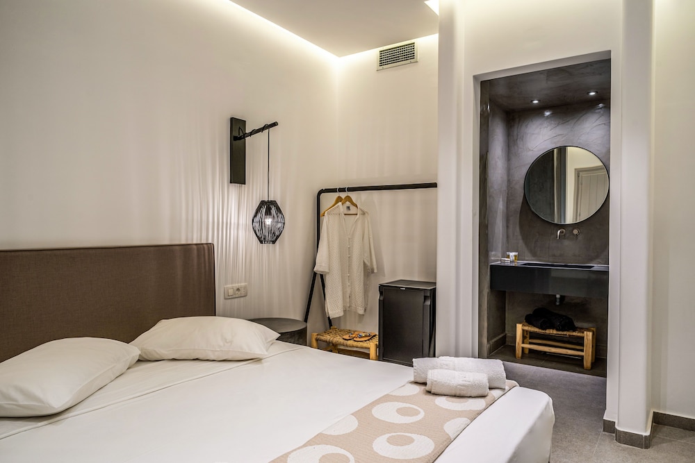 Hippocampus Hotel — Hotel rooms in Kamari, South Aegean