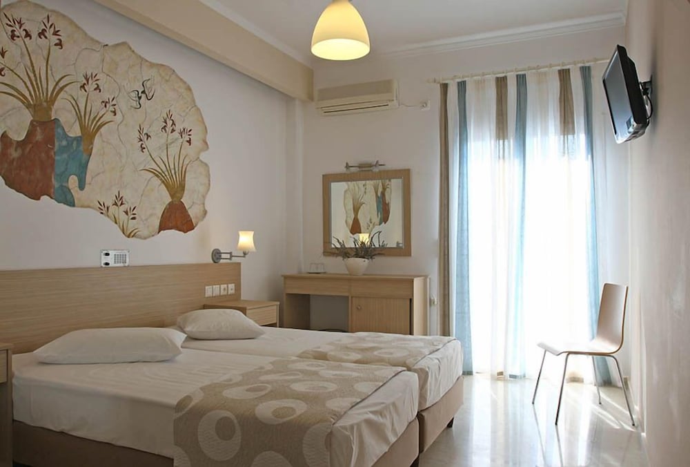 Hippocampus Hotel — Hotel rooms in Kamari, South Aegean