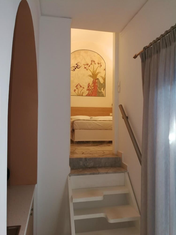 Hippocampus Hotel — Hotel rooms in Kamari, South Aegean
