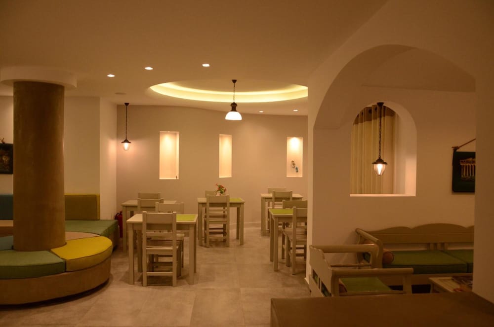 Hippocampus Hotel — Restaurant & bars in Kamari, South Aegean