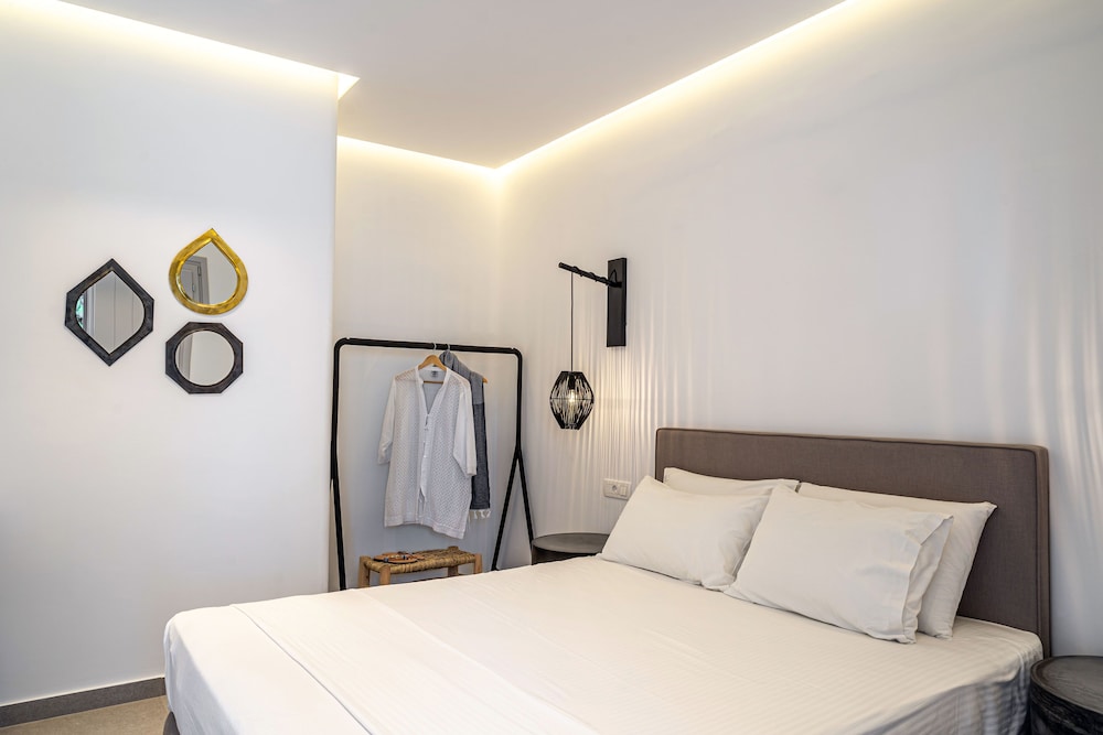 Hippocampus Hotel — Hotel rooms in Kamari, South Aegean
