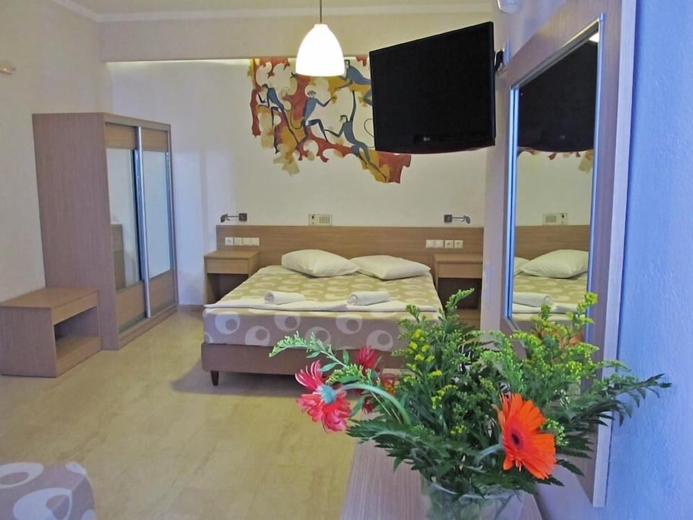 Hippocampus Hotel — Hotel rooms in Kamari, South Aegean