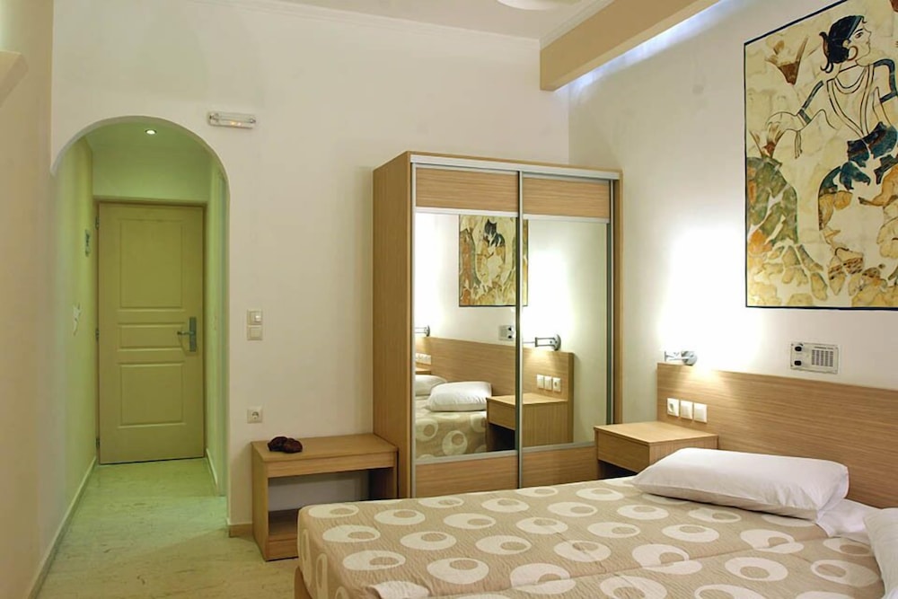 Hippocampus Hotel — Hotel rooms in Kamari, South Aegean