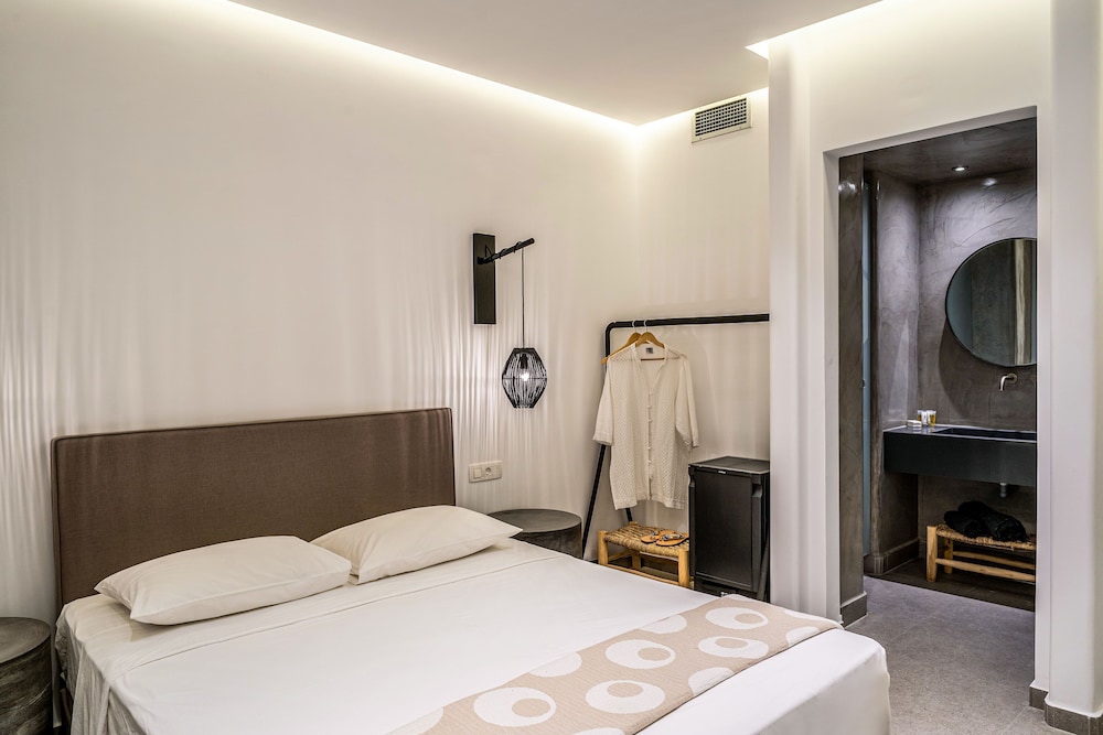 Hippocampus Hotel — Hotel rooms in Kamari, South Aegean
