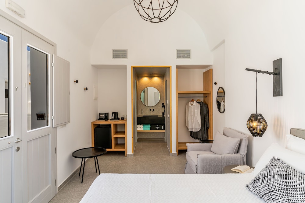 Hippocampus Hotel — Hotel rooms in Kamari, South Aegean