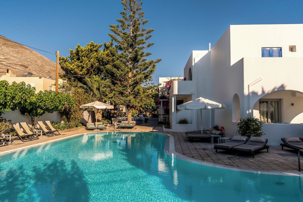 Hippocampus Hotel — Swimming pool in Kamari, South Aegean