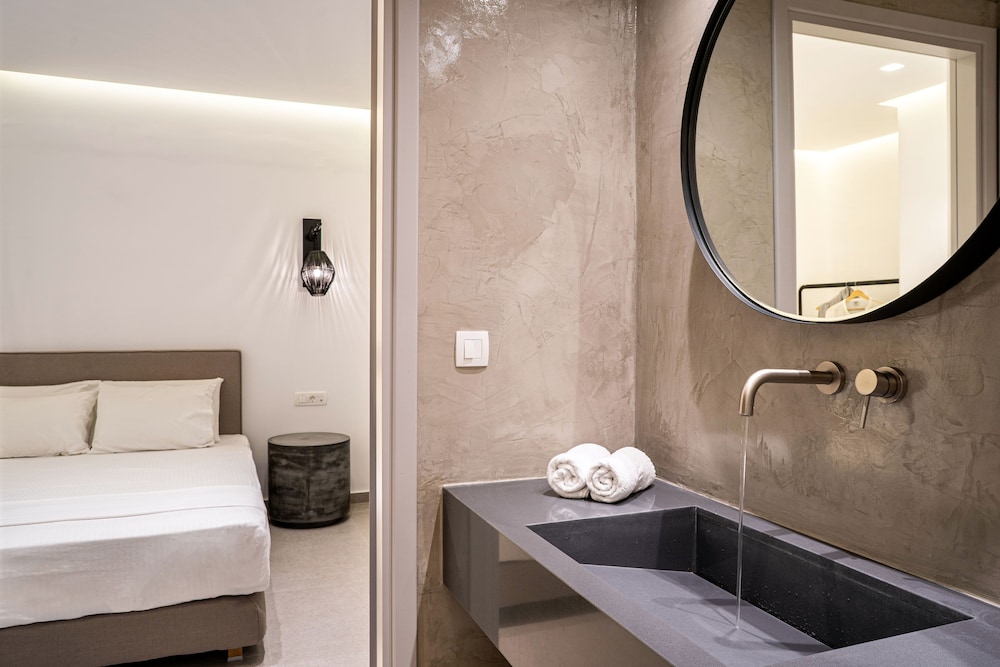 Hippocampus Hotel — Hotel rooms in Kamari, South Aegean