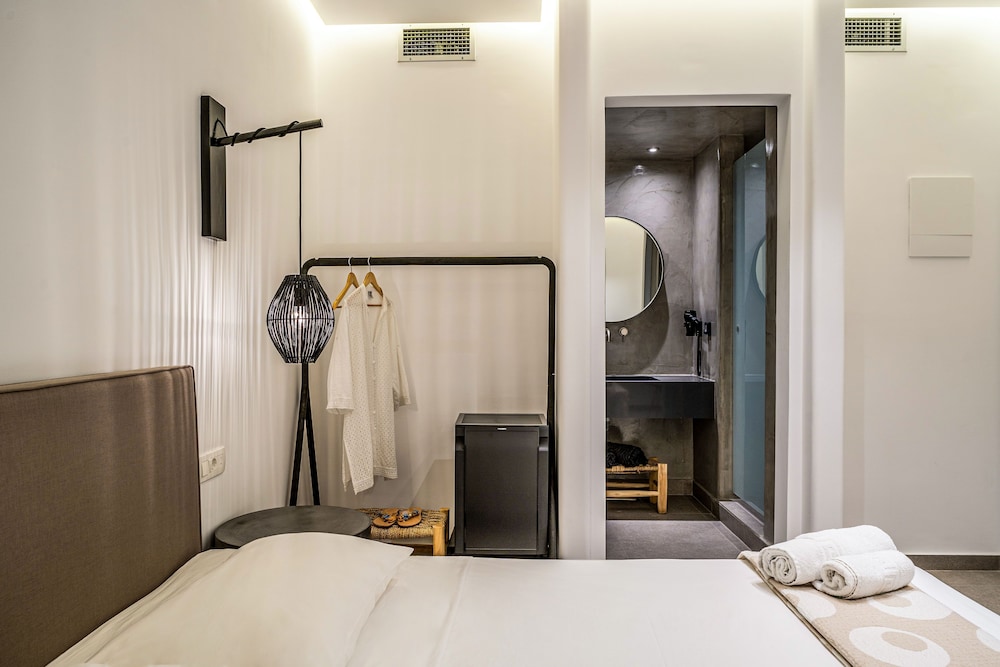 Hippocampus Hotel — Hotel rooms in Kamari, South Aegean