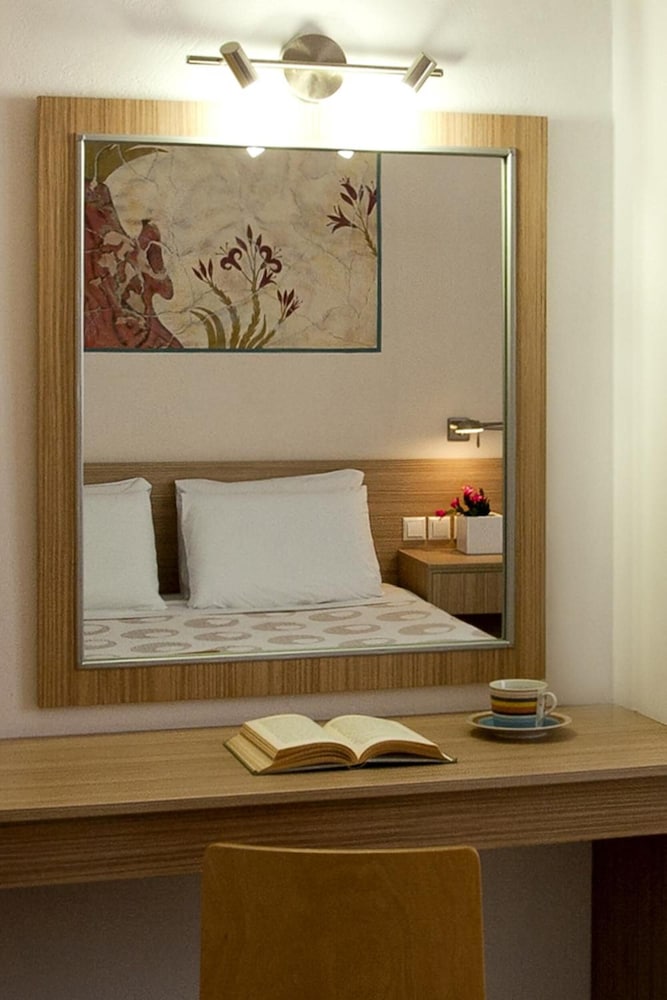 Hippocampus Hotel — Hotel rooms in Kamari, South Aegean
