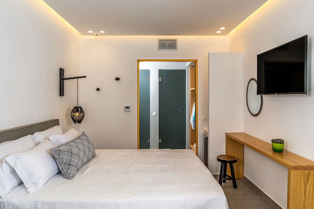 Hippocampus Hotel — Hotel rooms in Kamari, South Aegean