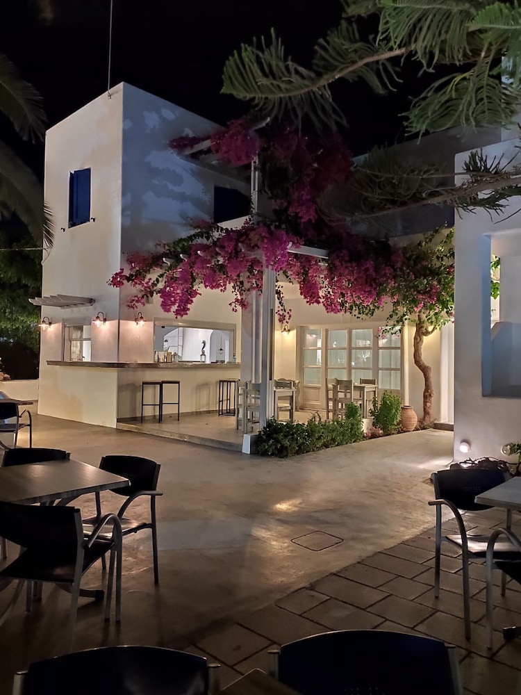 Hippocampus Hotel — Restaurant & bars in Kamari, South Aegean