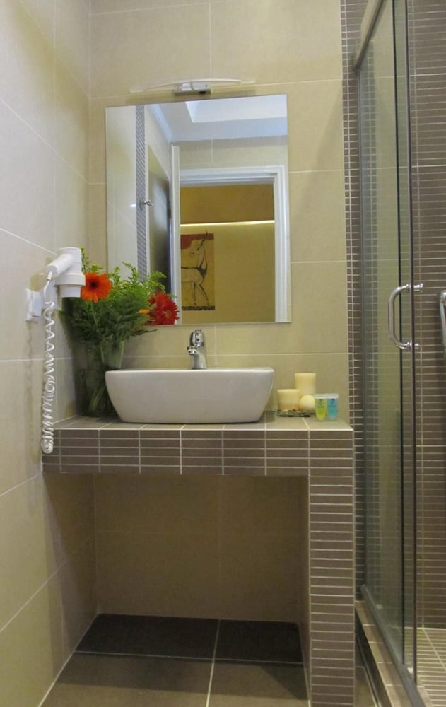 Hippocampus Hotel — Hotel rooms in Kamari, South Aegean