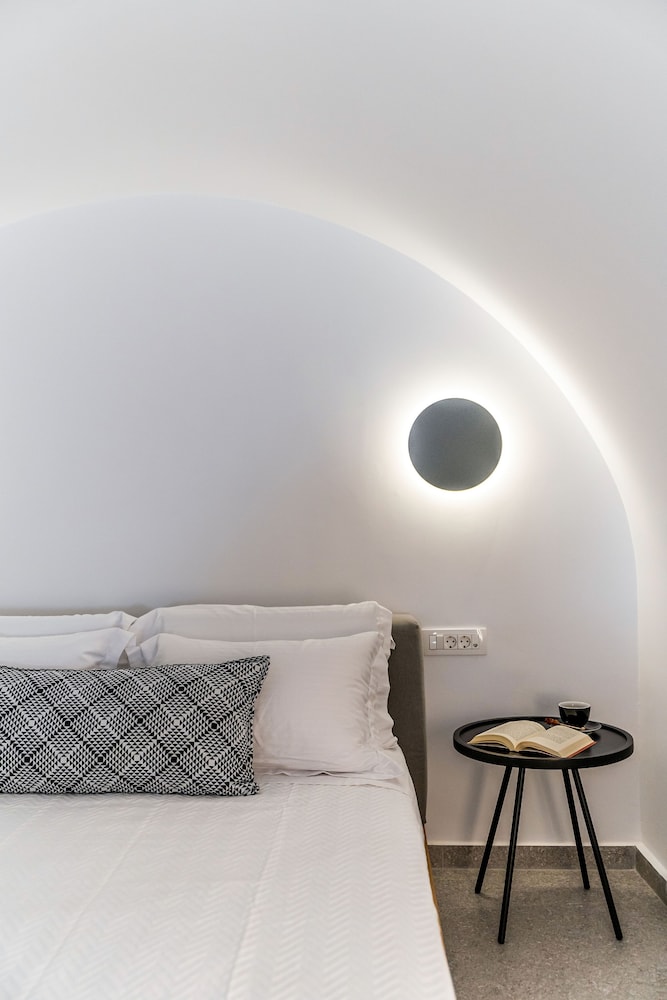 Hippocampus Hotel — Hotel rooms in Kamari, South Aegean