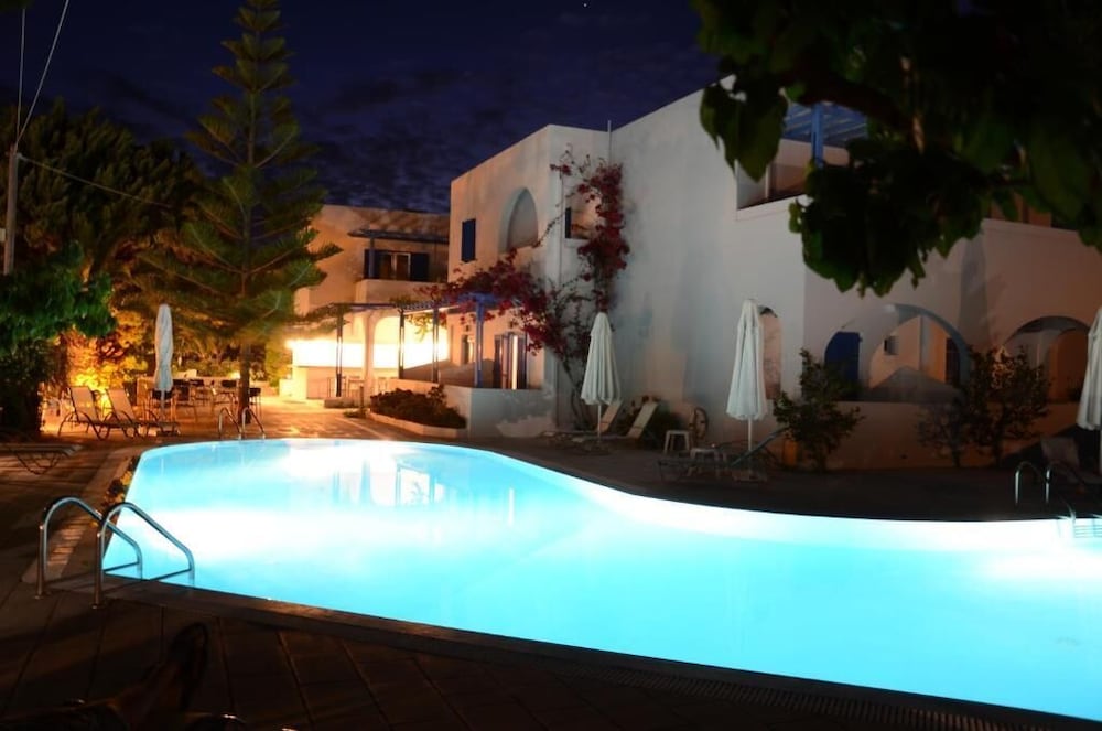Hippocampus Hotel — Swimming pool in Kamari, South Aegean