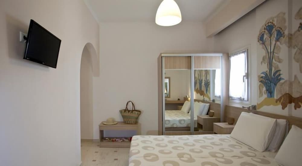 Hippocampus Hotel — Hotel rooms in Kamari, South Aegean