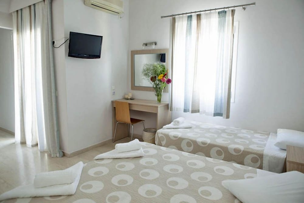 Hippocampus Hotel — Hotel rooms in Kamari, South Aegean