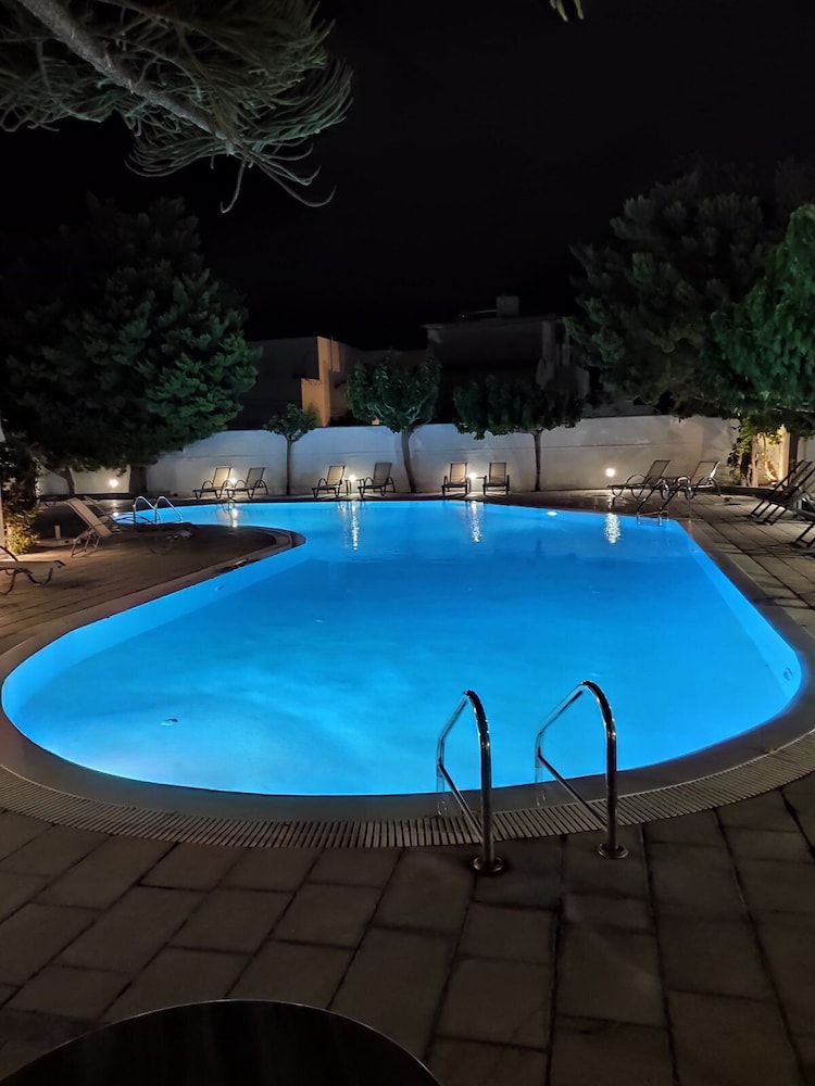 Hippocampus Hotel — Swimming pool in Kamari, South Aegean
