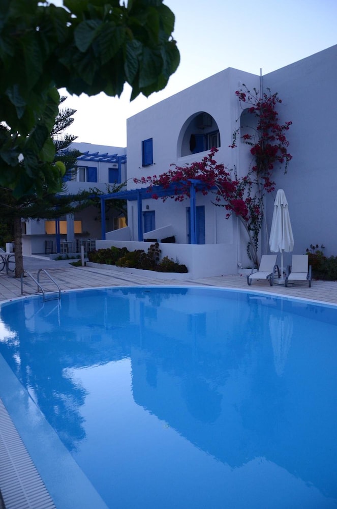 Hippocampus Hotel — Swimming pool in Kamari, South Aegean
