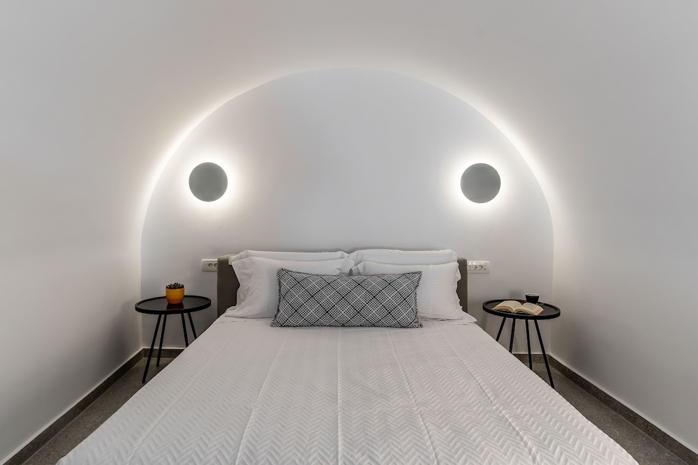 Hippocampus Hotel — Hotel rooms in Kamari, South Aegean