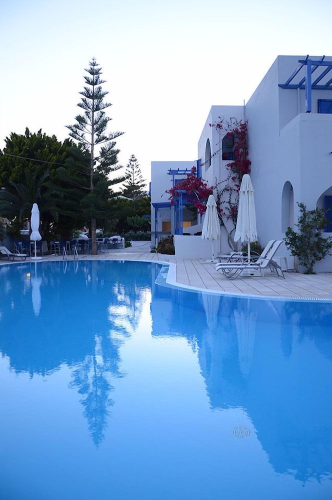 Hippocampus Hotel — Swimming pool in Kamari, South Aegean
