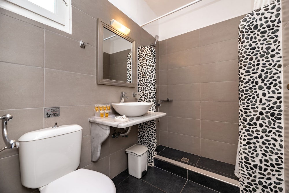 Stelios Place — Hotel rooms in Perissa, South Aegean