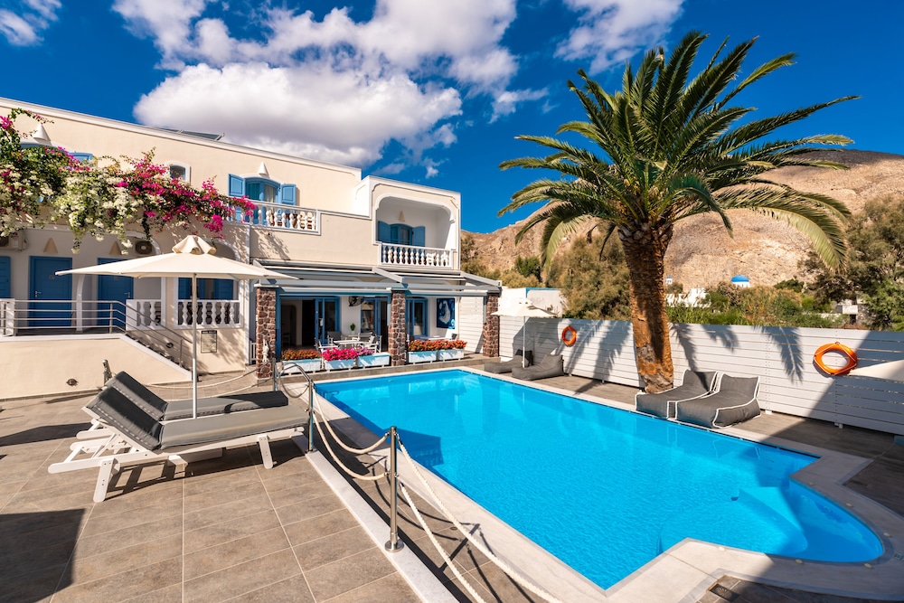 Stelios Place — Swimming pool in Perissa, South Aegean