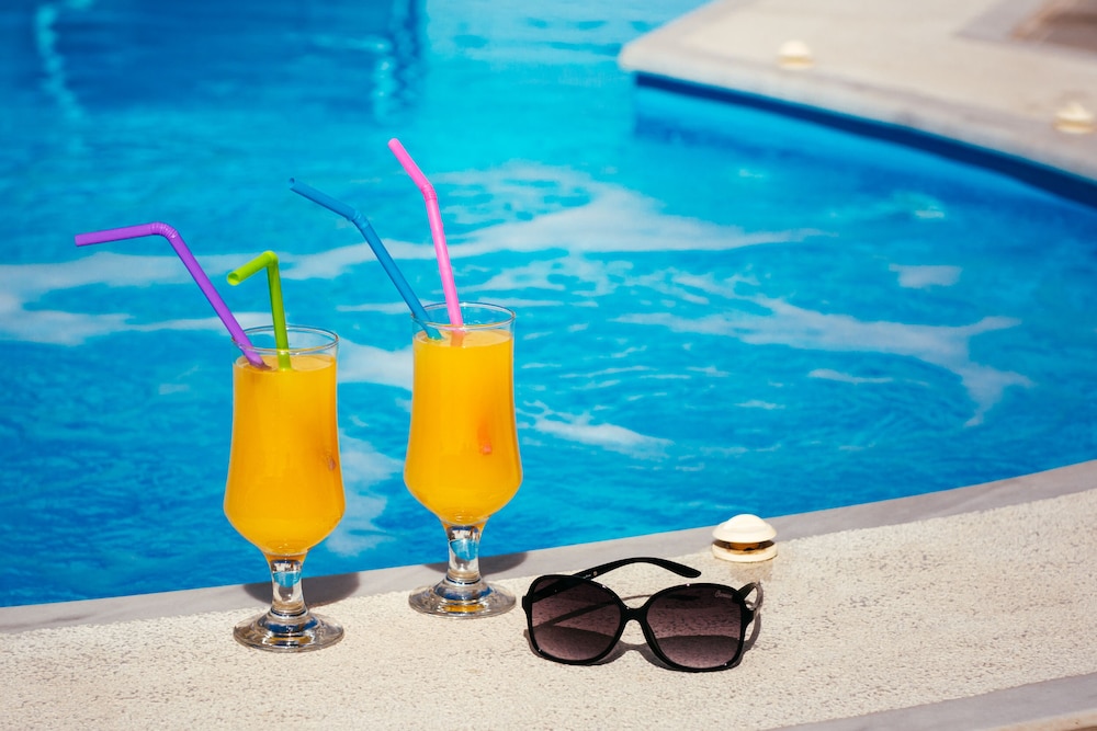 Stelios Place — Swimming pool in Perissa, South Aegean